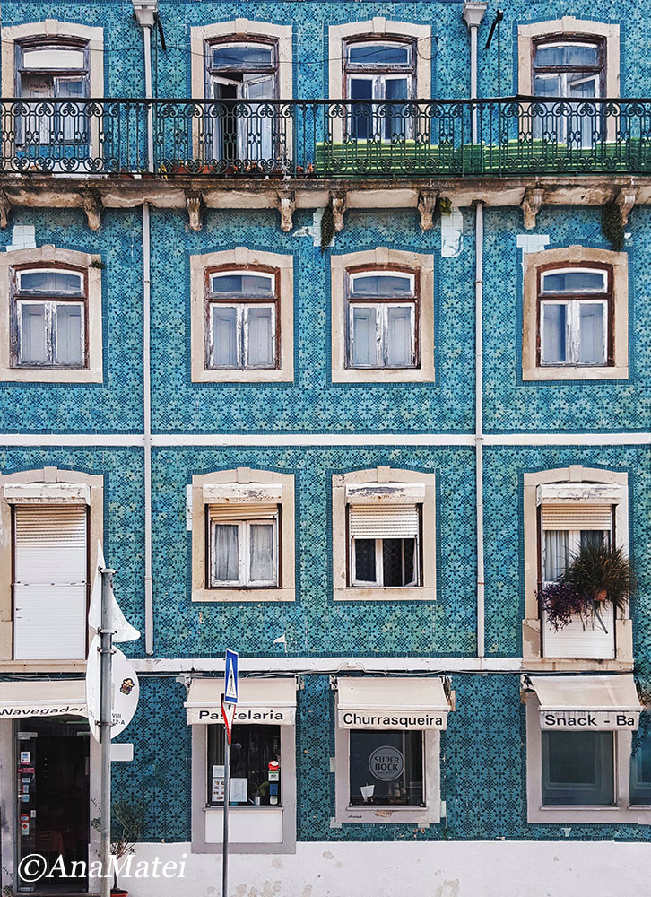Lisbon Straight Facade with Blue Tiles - Azulejos