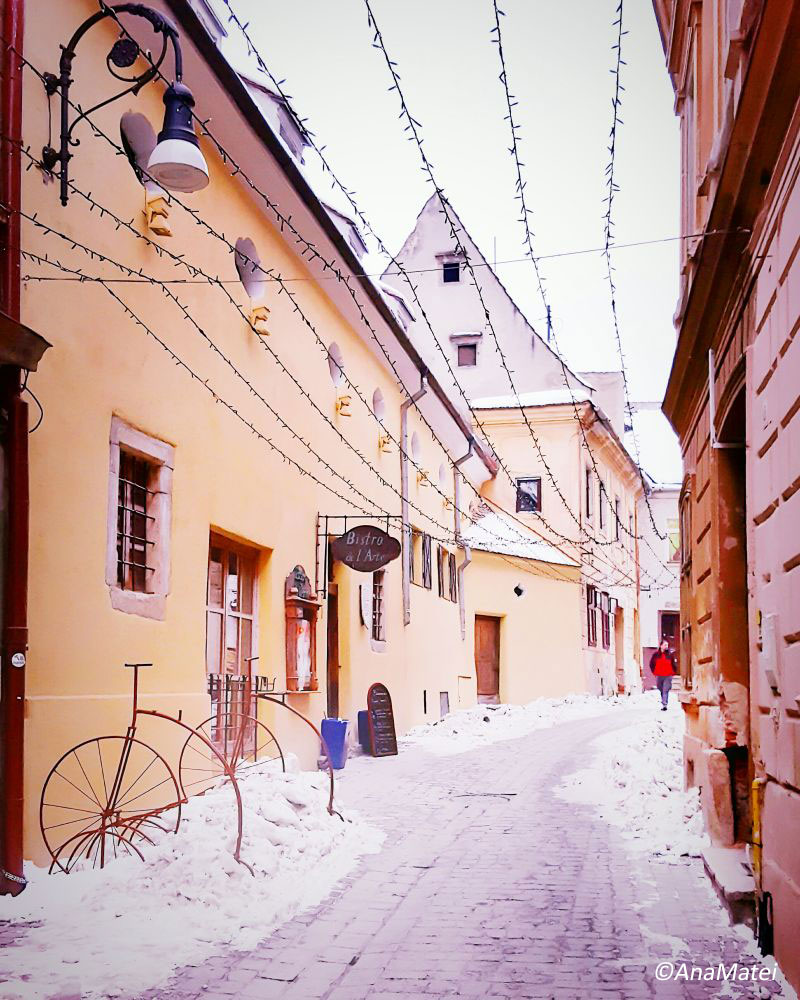Brasov-snowy-street-view