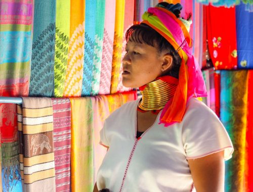 Long-Neck-Village-Chiang-Rai---Kayan-Lahwi-Woman-and-colorful-scarfs