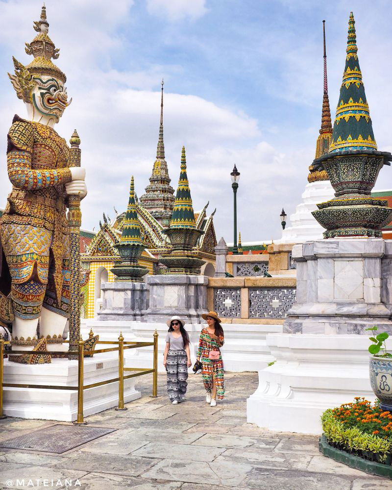 colorful-guardians-inside-Wat-Phra-Kaew---Grand-Palace