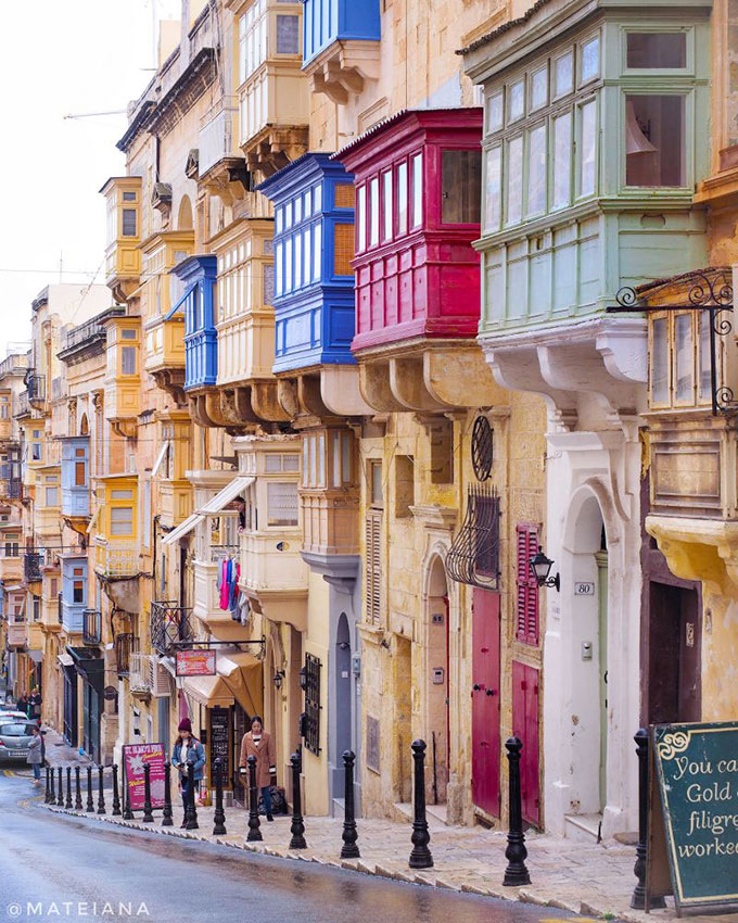 Colorful-Maltese-Balconies-in-Valletta