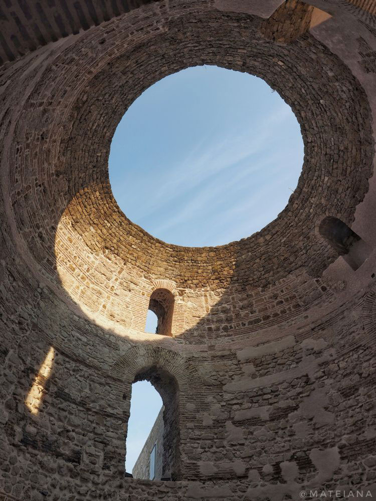Vestibule,-Diocletian-s-Palace,-Split,-Croatia